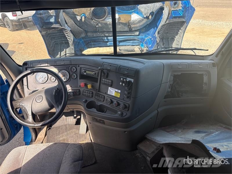 Freightliner Cascadia 125 6x4 T/A Sleeper Truck Tractor (Inoper 트랙터 유닛