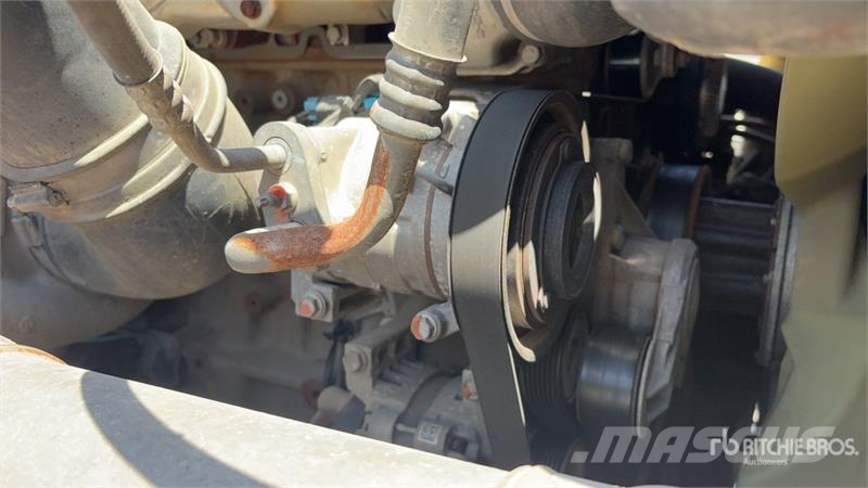 Freightliner Cascadia 126 6x4 T/A Sleeper Truck Tractor وحدات الجر