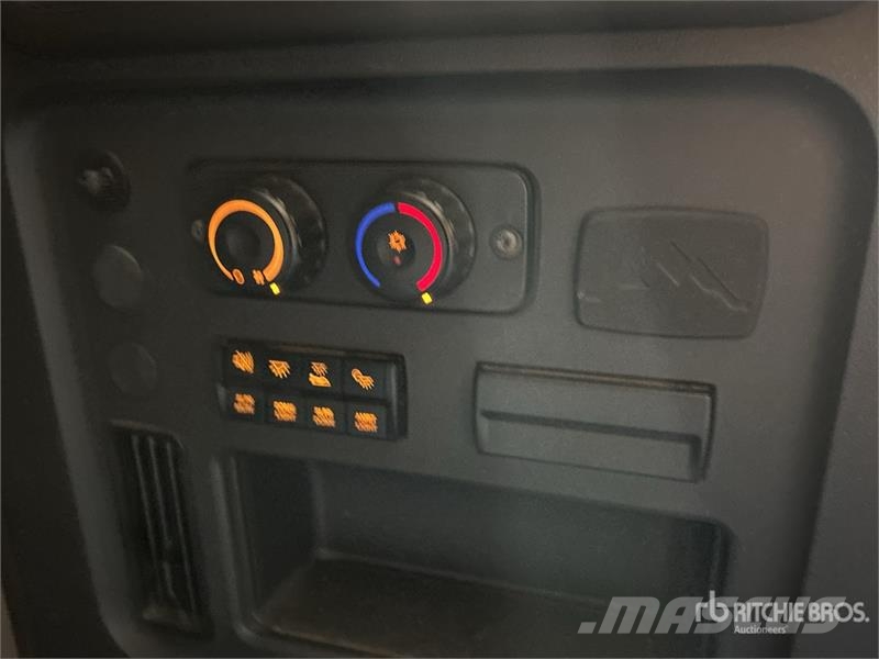Freightliner Cascadia 126 6x4 T/A Sleeper Truck Tractor (Inoper Tracteur routier