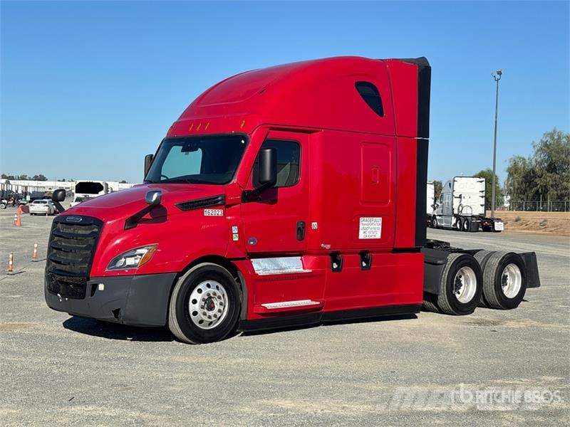 Freightliner Cascadia 126 6x4 T/A Sleeper Truck Tractor Tractor Units