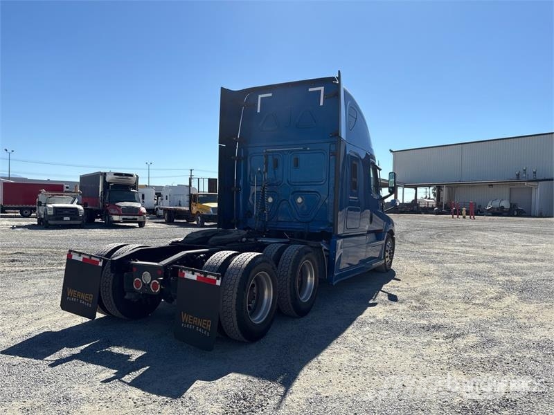 Freightliner Cascadia 126 6x4 T/A Sleeper Truck Tractor Naudoti vilkikai
