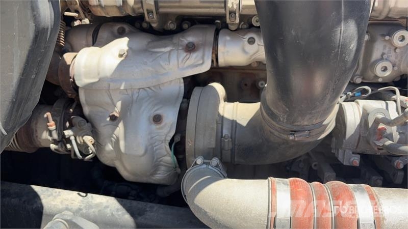 Freightliner Cascadia 126 6x4 T/A Sleeper Truck Tractor وحدات الجر