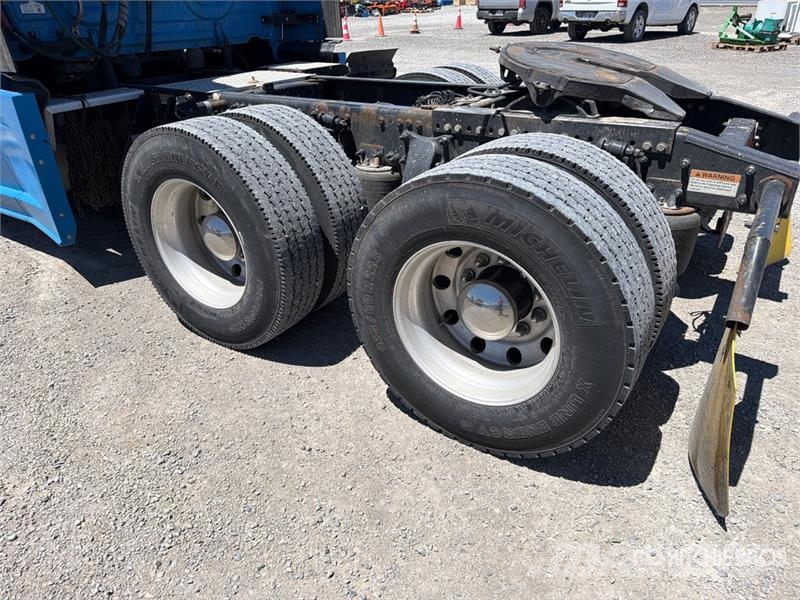 Freightliner Cascadia 125 6x4 T/A Sleeper Truck Tractor Vlačilci