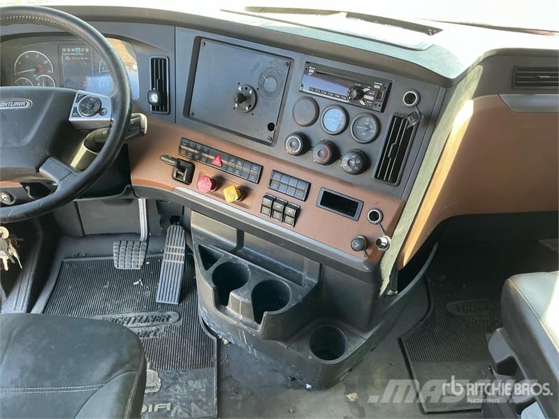 Freightliner Cascadia 6x4 T/A Sleeper Truck Tractor Tracteur routier