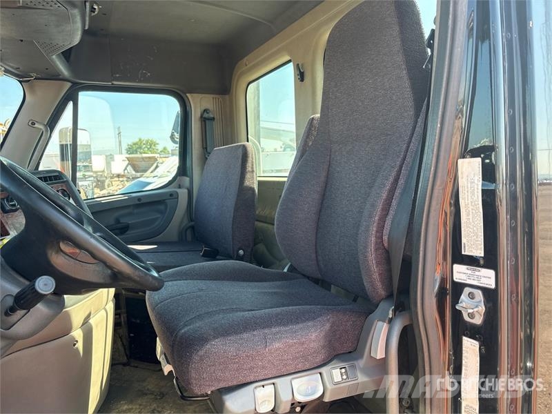 Freightliner Cascadia 113 Vilcēji