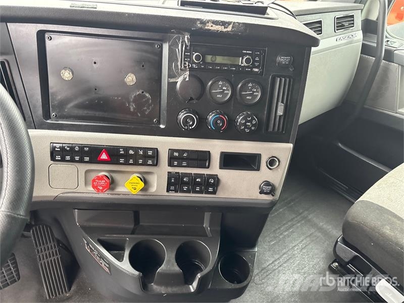 Freightliner Cascadia 126 6x4 T/A Sleeper Truck Tractor Prime Movers