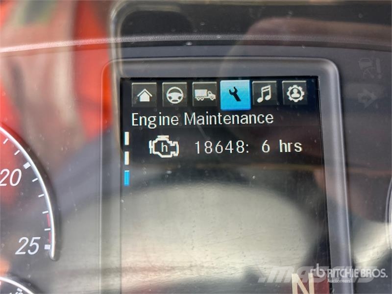 Freightliner Cascadia 126 6x4 T/A Sleeper Truck Tractor Prime Movers