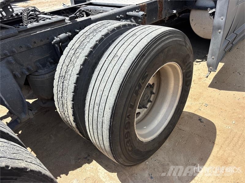 Freightliner Cascadia 125 6x4 T/A Sleeper Truck Tractor Sattelzugmaschinen