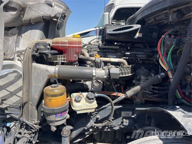 Freightliner Cascadia 126 6x4 T/A Sleeper Truck Tractor Тягачі