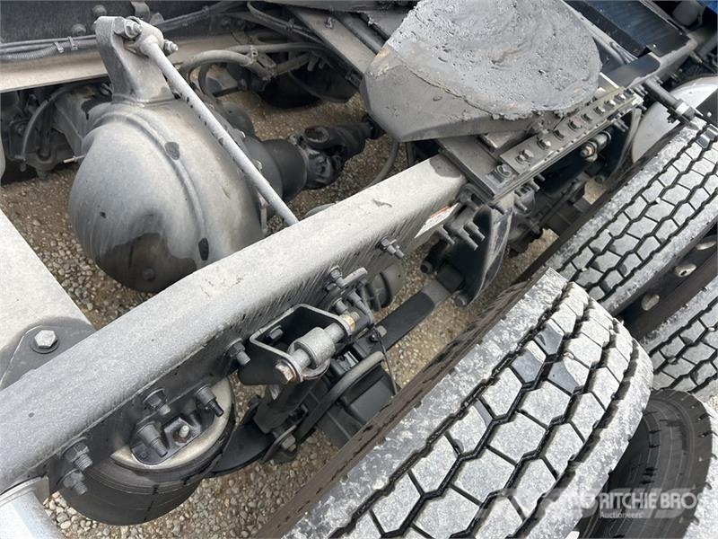Freightliner Cascadia 125 6x4 T/A Sleeper Truck Tractor Cabezas tractoras