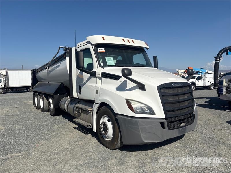 Freightliner Cascadia 126 Kipper