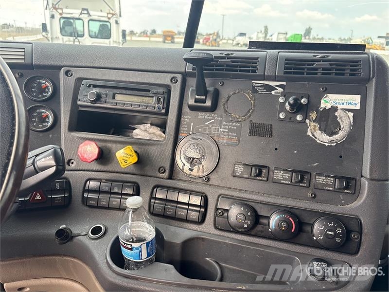 Freightliner Cascadia 125 6x4 T/A Sleeper Truck Tractor Vilcēji