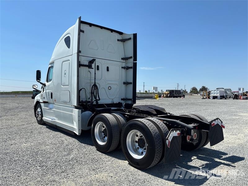 Freightliner Cascadia 126 6x4 T/A Sleeper Truck Tractor 트랙터 유닛