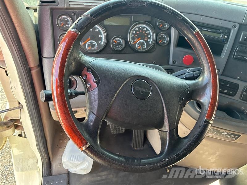 Freightliner Cascadia 125 6x4 T/A Sleeper Truck Tractor Tegljači