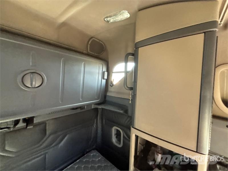 Freightliner Cascadia 125 6x4 T/A Sleeper Truck Tractor Tracteur routier
