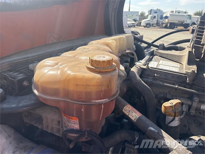 Freightliner Cascadia 126 6x4 T/A Sleeper Truck Tractor وحدات الجر