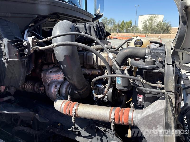 Freightliner Cascadia 126 6x4 T/A Sleeper Truck Tractor Nyergesvontatók