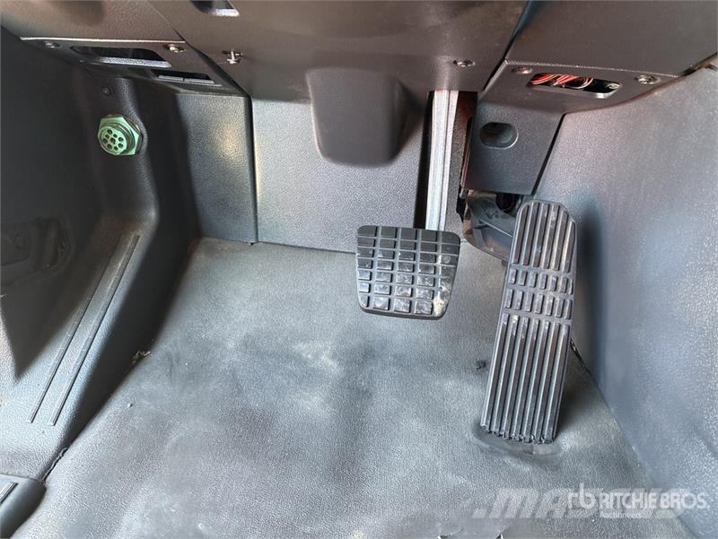 Freightliner Cascadia 126 6x4 T/A Sleeper Truck Tractor Motrici e Trattori Stradali