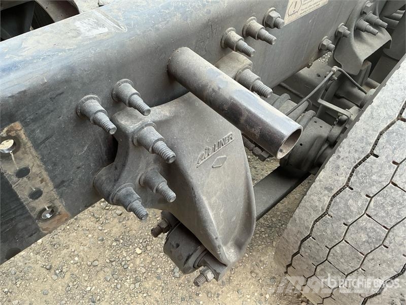 Freightliner Cascadia 126 6x4 T/A Sleeper Truck Tractor Тягачі