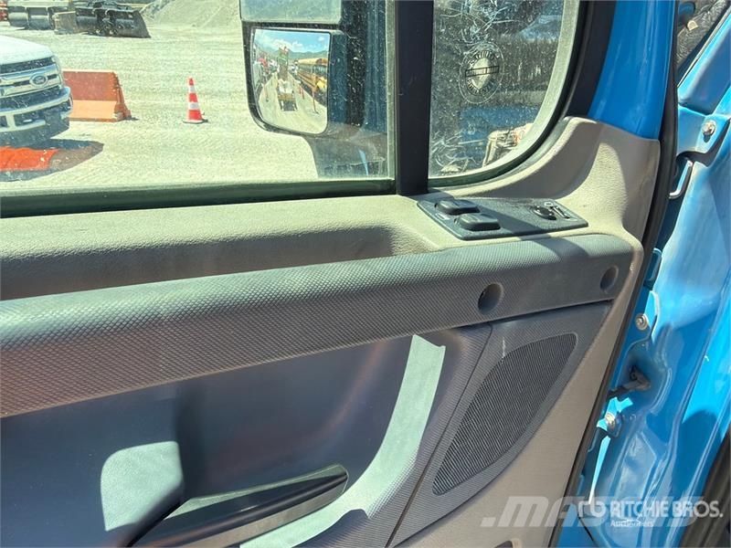 Freightliner Cascadia 125 6x4 T/A Sleeper Truck Tractor Vlačilci