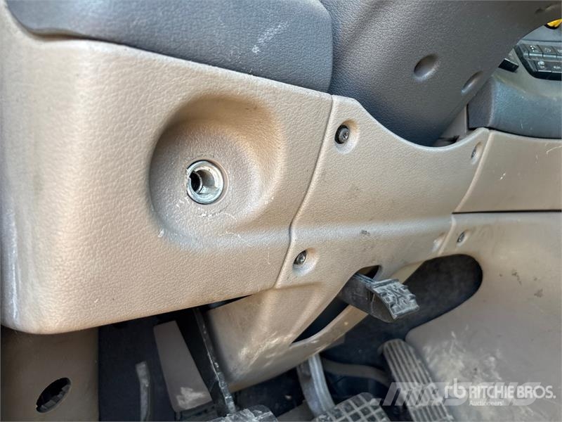 Freightliner Cascadia 125 6x4 Roll-Off Truck (Inoperable) شاحنات لوادر
