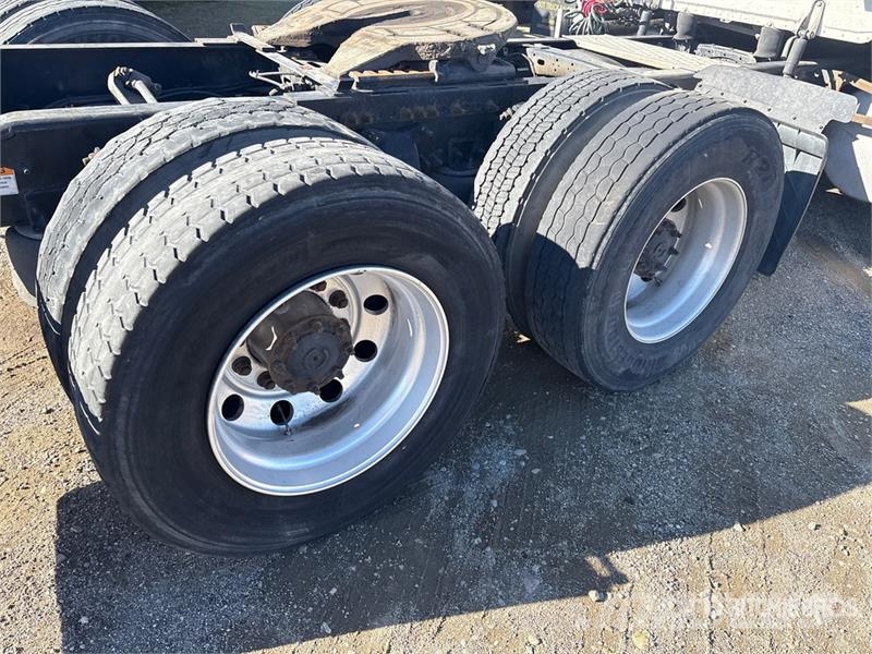 Freightliner Cascadia 125 6x4 T/A Sleeper Truck Tractor (Inoper Cabezas tractoras