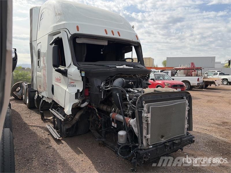Freightliner Cascadia 126 6x4 T/A Sleeper Truck Tractor Ciągniki siodłowe