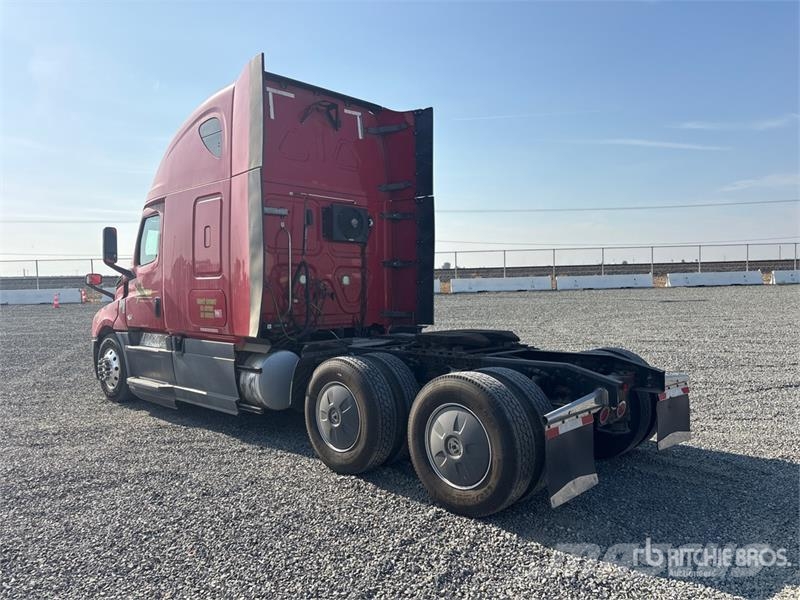 Freightliner Cascadia 126 6x4 T/A Sleeper Truck Tractor Vilcēji
