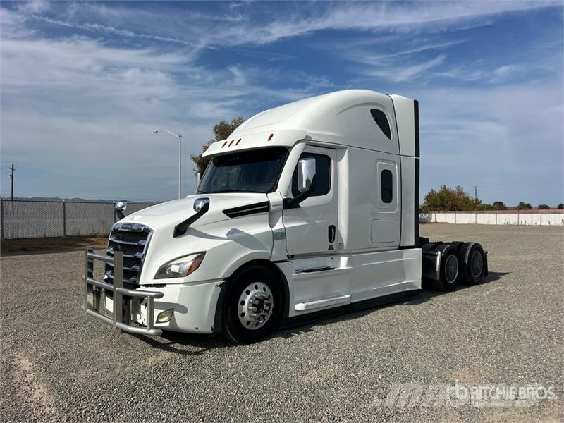 Freightliner Cascadia 126 6x4 T/A Sleeper Truck Tractor Влекачи
