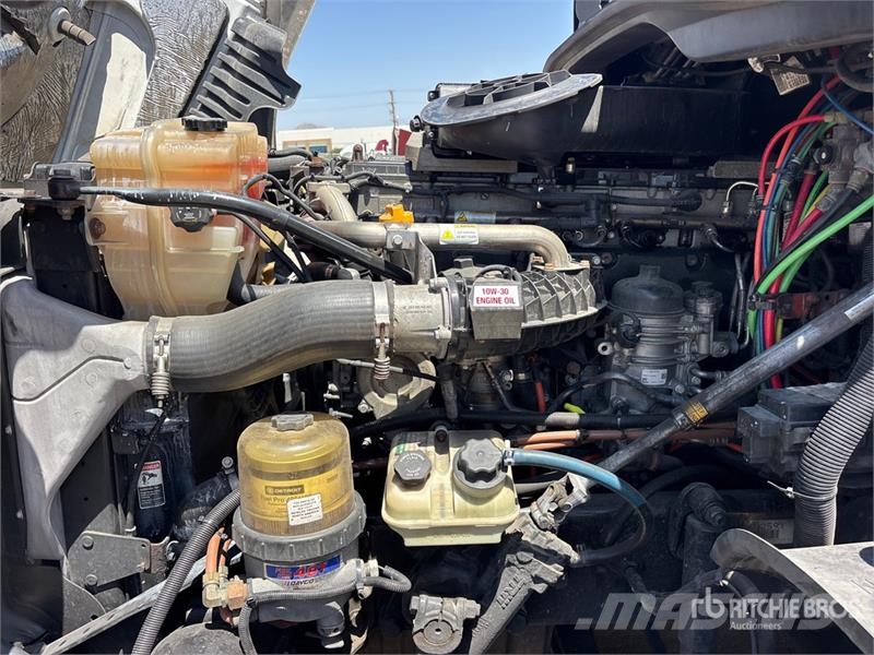 Freightliner Cascadia 125 6x4 T/A Sleeper Truck Tractor Sattelzugmaschinen