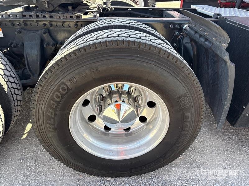 Freightliner Cascadia 125 6x4 T/A Sleeper Truck Tractor Sattelzugmaschinen