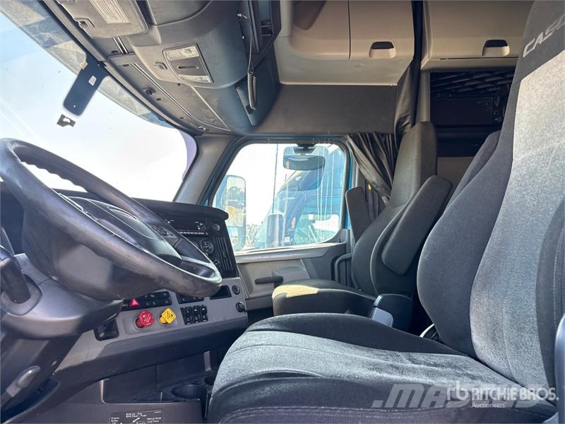 Freightliner Cascadia 126 6x4 T/A Sleeper Truck Tractor Nyergesvontatók