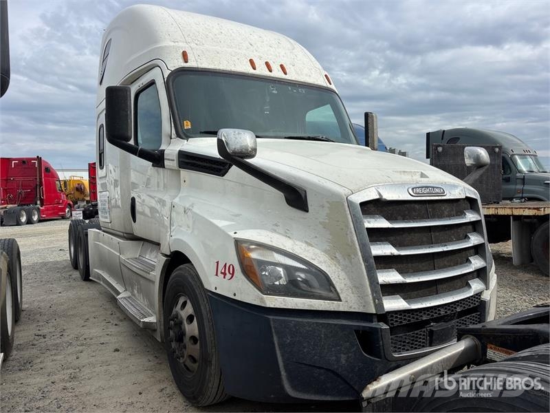 Freightliner Cascadia 126 6x4 T/A Sleeper Truck Tractor Тягачі
