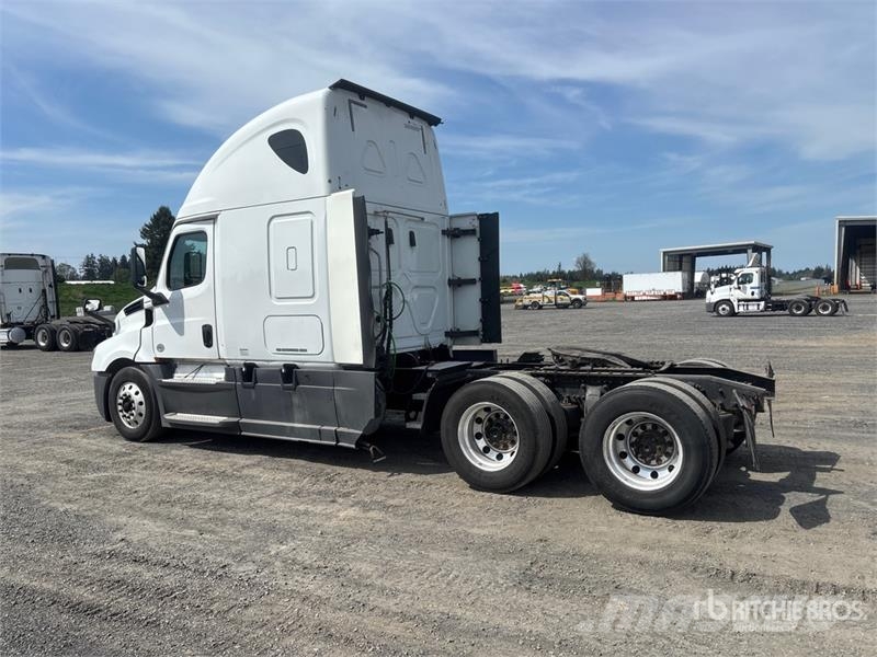 Freightliner Cascadia 126 6x4 T/A Sleeper Truck Tractor Vilcēji