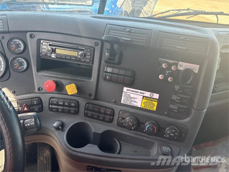 Freightliner Cascadia 125 6x4 T/A Sleeper Truck Tractor (Inoper 트랙터 유닛