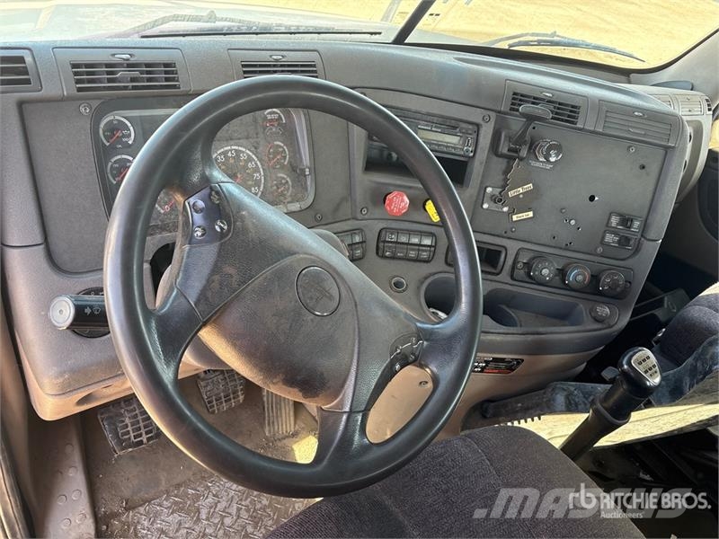 Freightliner Cascadia 125 6x4 Roll-Off Truck (Inoperable) شاحنات لوادر