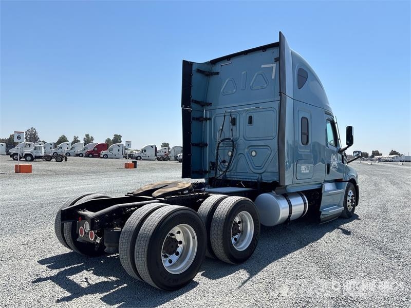 Freightliner Cascadia 126 6x4 T/A Sleeper Truck Tractor 트랙터 유닛