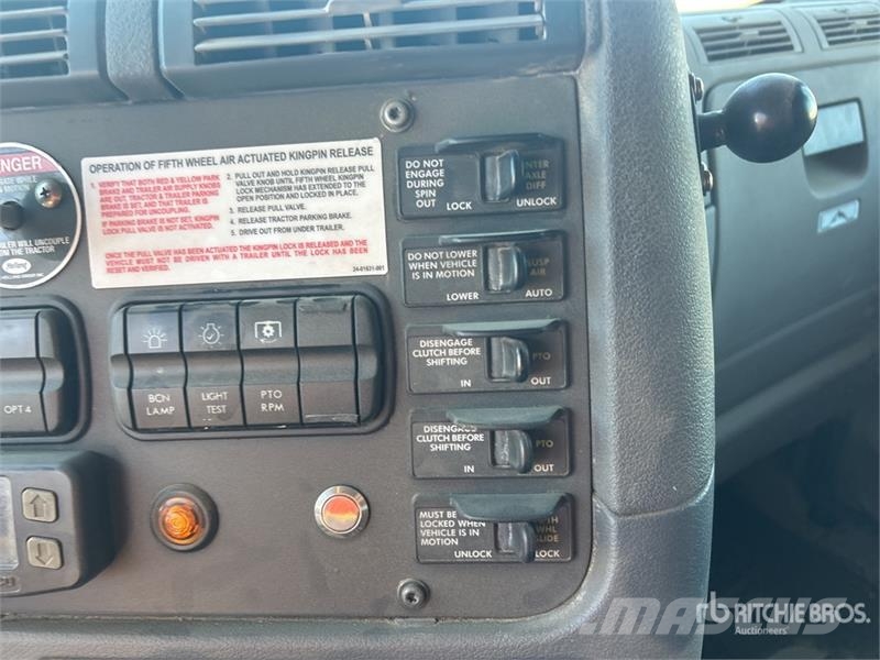 Freightliner Cascadia 125 6x4 T/A Dump Truck Camion benne
