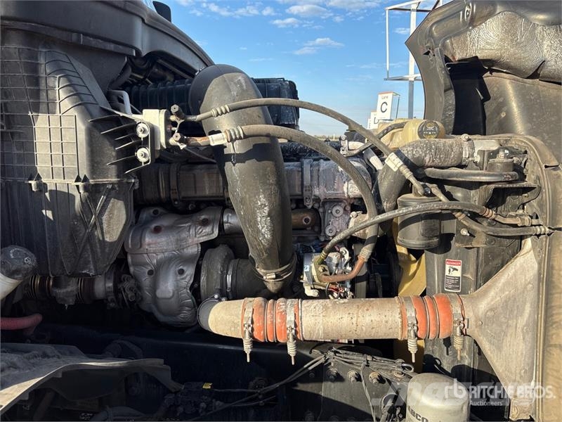 Freightliner Cascadia 126 6x4 T/A Sleeper Truck Tractor Nyergesvontatók