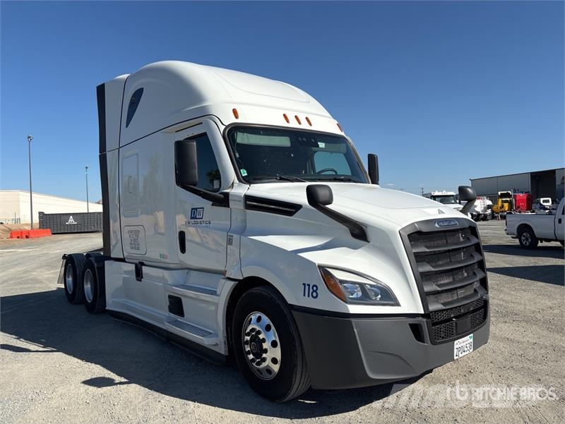 Freightliner Cascadia 126 6x4 T/A Sleeper Truck Tractor Nyergesvontatók