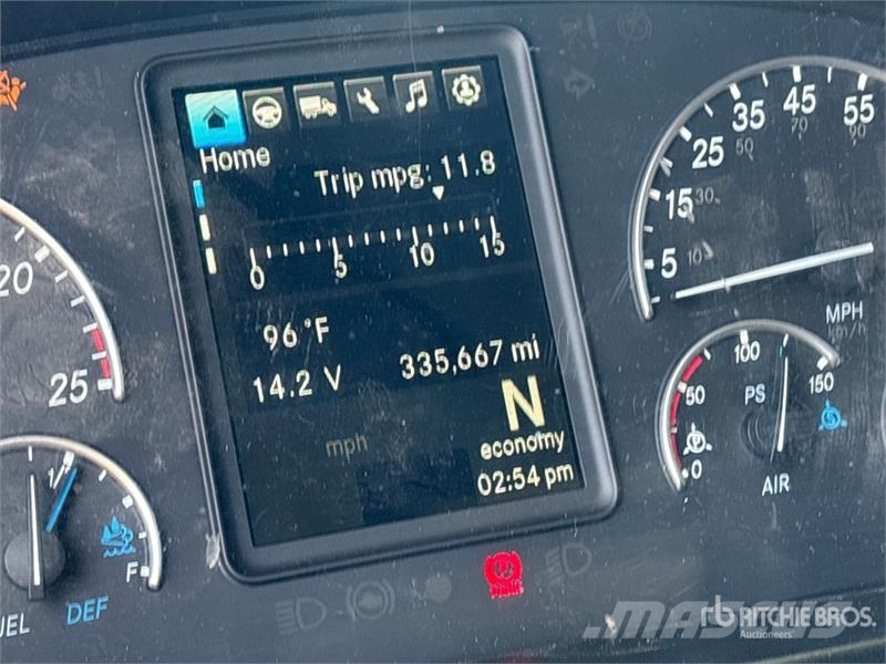 Freightliner Cascadia 126 6x4 T/A Sleeper Truck Tractor Тягачі