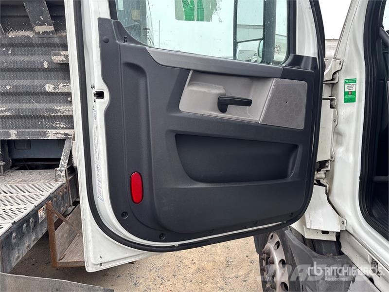 Freightliner Cascadia 126 6x4 T/A Sleeper Truck Tractor Prime Movers