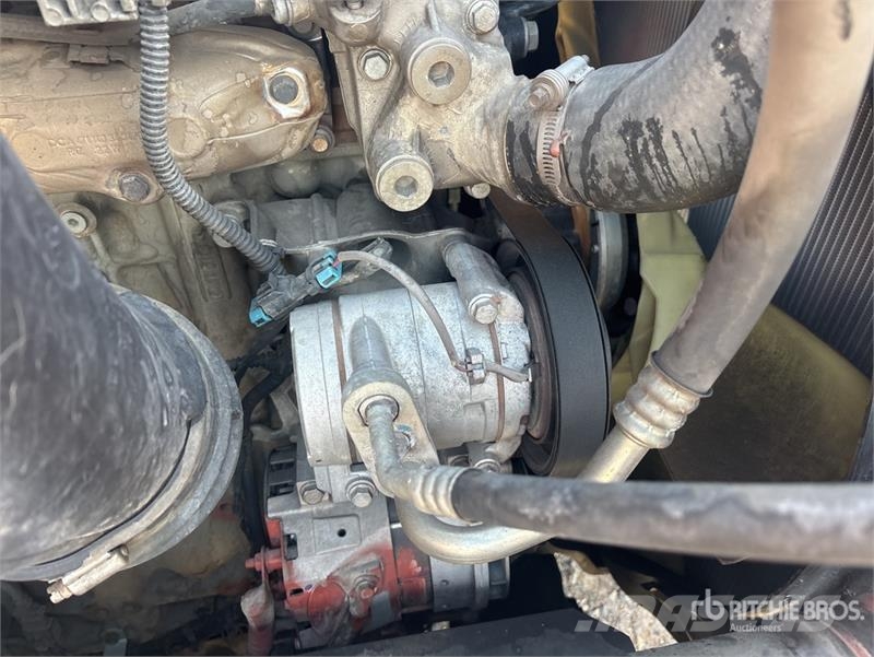 Freightliner Cascadia 126 6x4 T/A Sleeper Truck Tractor وحدات الجر