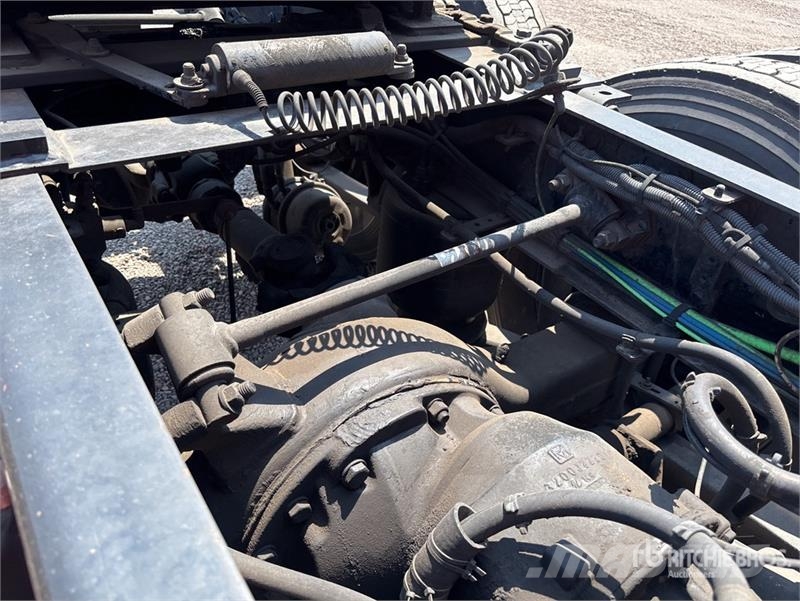 Freightliner Cascadia 125 6x4 T/A Sleeper Truck Tractor وحدات الجر
