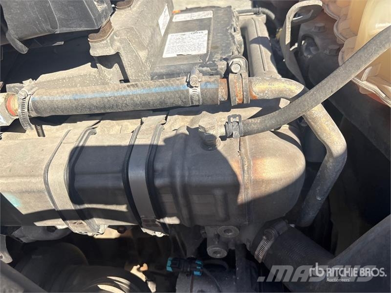 Freightliner Cascadia 126 6x4 T/A Sleeper Truck Tractor Sattelzugmaschinen