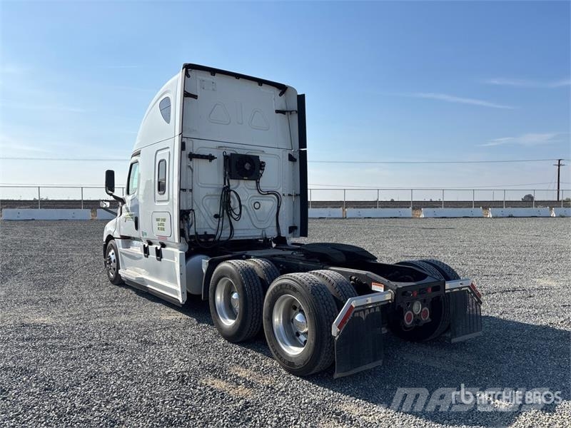 Freightliner Cascadia 126 6x4 T/A Sleeper Truck Tractor Vilcēji