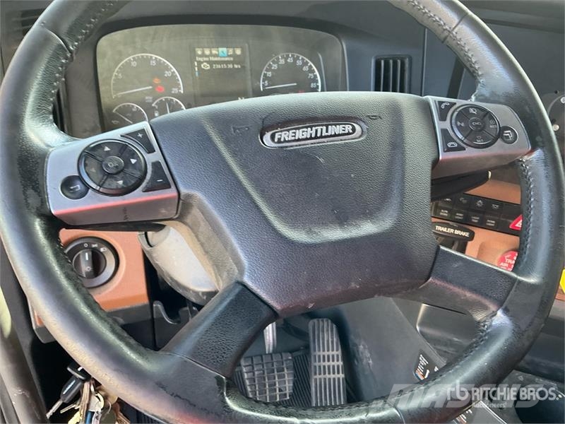 Freightliner Cascadia 6x4 T/A Sleeper Truck Tractor Tracteur routier