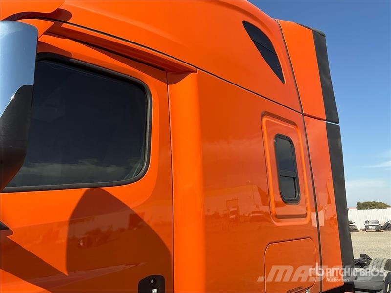 Freightliner Cascadia 126 6x4 T/A Sleeper Truck Tractor 트랙터 유닛
