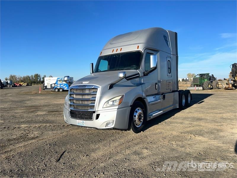 Freightliner Cascadia 126 T/A Sleeper Truck Tractor Tegljači