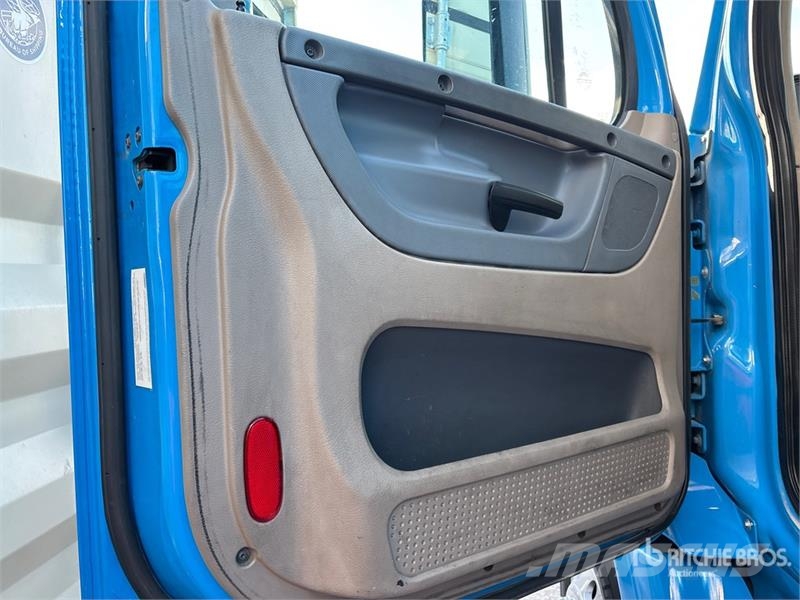 Freightliner Cascadia 125 6x4 T/A Sleeper Truck Tractor وحدات الجر